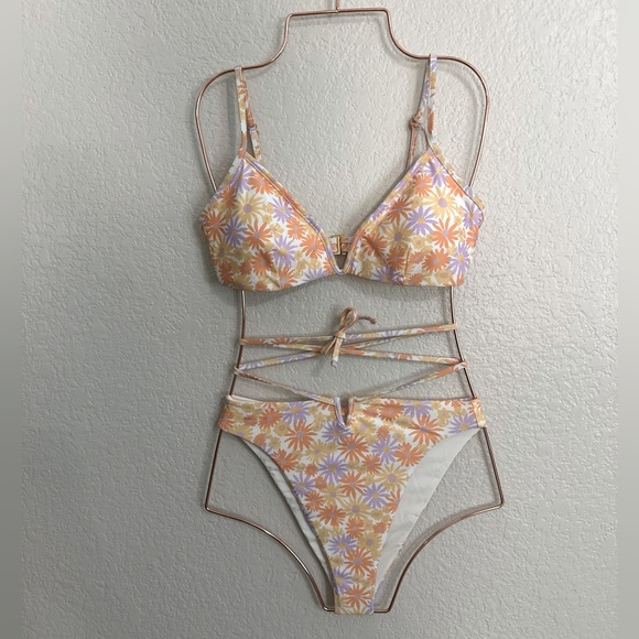 ๐ 2pc L*SPACE HELENA TOP & JAY BOTTOMS in OOPSIE DAISY - Picture 2 of 7